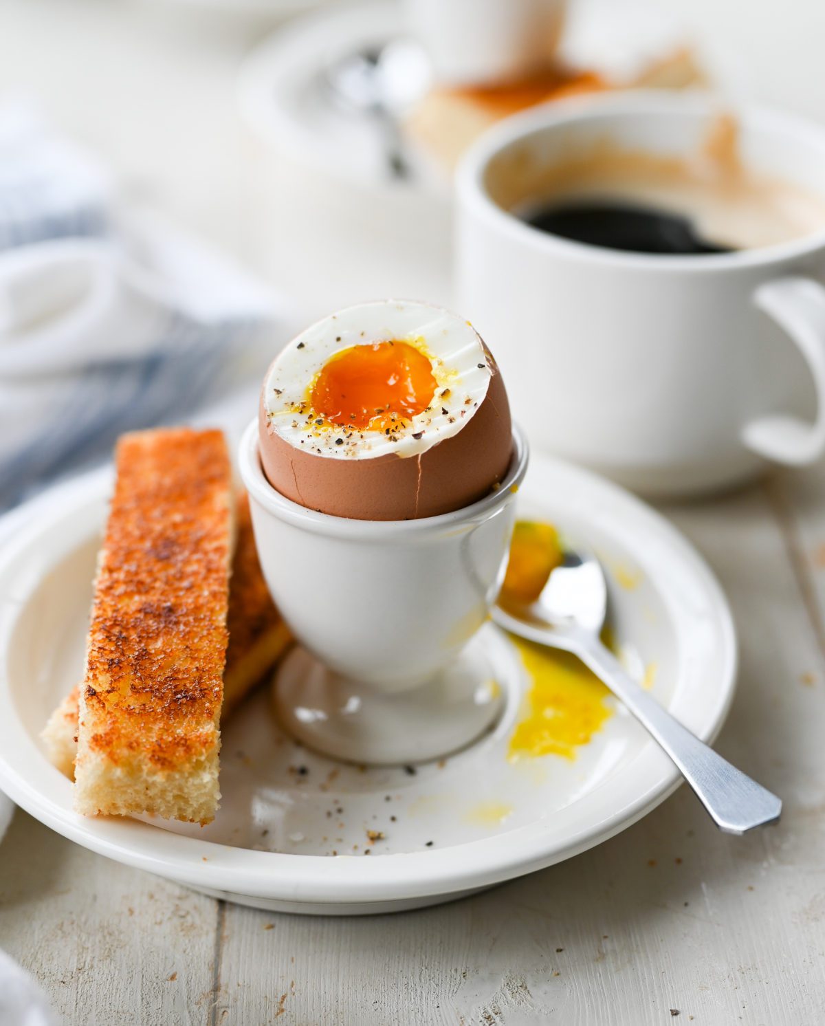 Master Soft-Boiled Eggs: Boil or Steam for Jammy Perfection